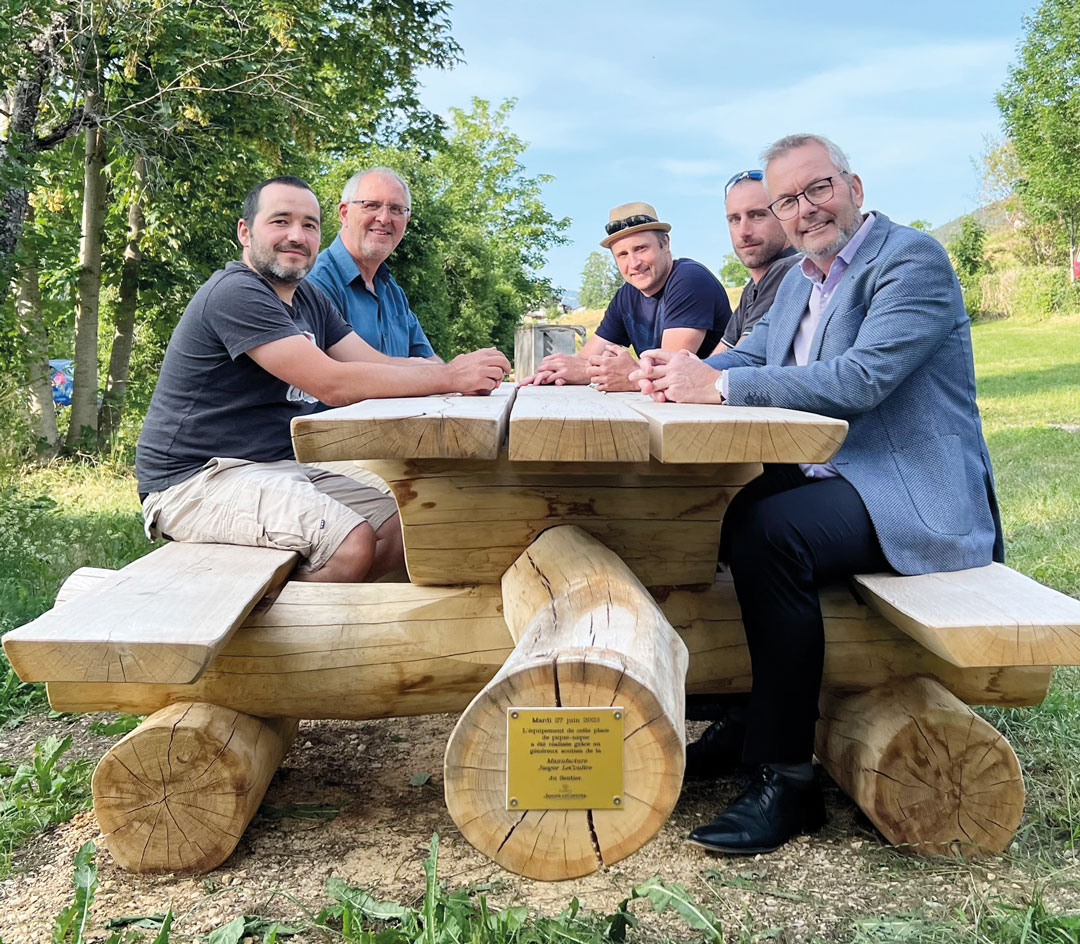 Une Nouvelle Place De Pique Nique Aux Bioux Feuille D Avis De La